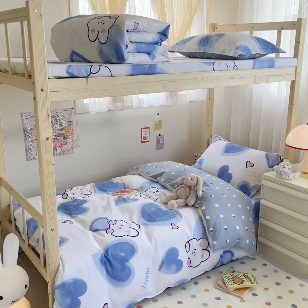 91家纺网 家纺一手货源 找家纺 小叮当家纺仓储工厂店 2025新款舒适亲肤全棉纯棉斜纹印花学生三件套 小萌兔