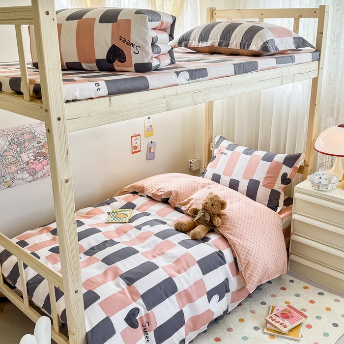 91家纺网 家纺一手货源 找家纺 小叮当家纺仓储工厂店 2025新款舒适亲肤全棉纯棉斜纹印花学生三件套 小甜心