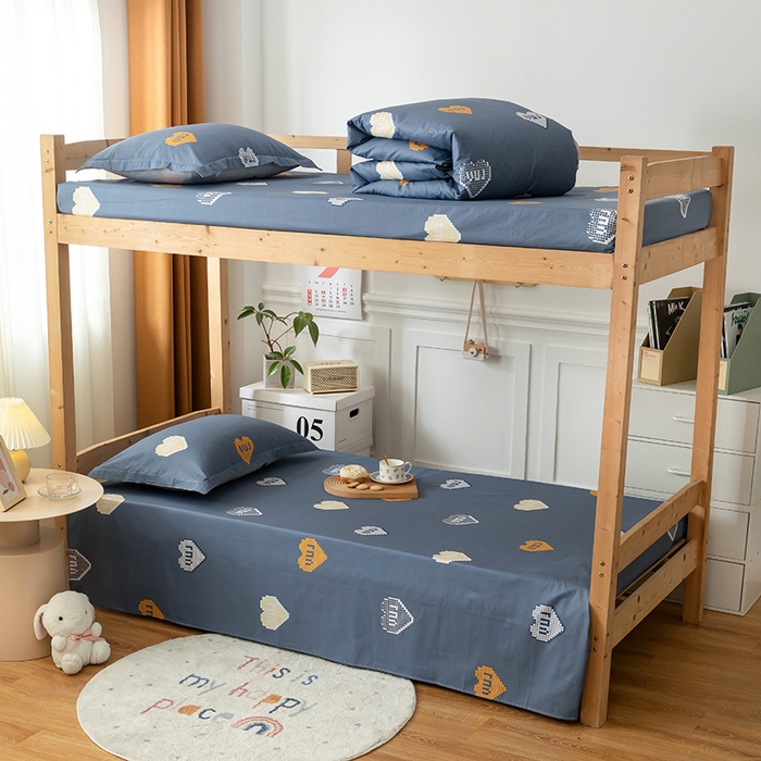 91家纺网 家纺一手货源 找家纺 小叮当家纺仓储工厂店 2025新款舒适亲肤全棉纯棉斜纹印花学生三件套 心动