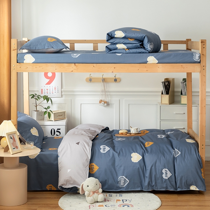 91家纺网 家纺一手货源 找家纺 小叮当家纺仓储工厂店 2025新款舒适亲肤全棉纯棉斜纹印花学生三件套 心动