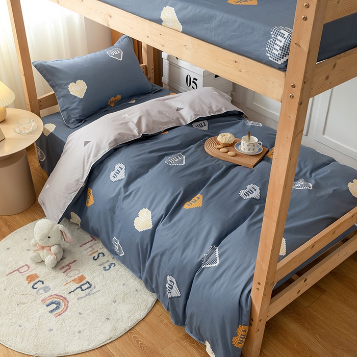 91家纺网 家纺一手货源 找家纺 小叮当家纺仓储工厂店 2025新款舒适亲肤全棉纯棉斜纹印花学生三件套 心动