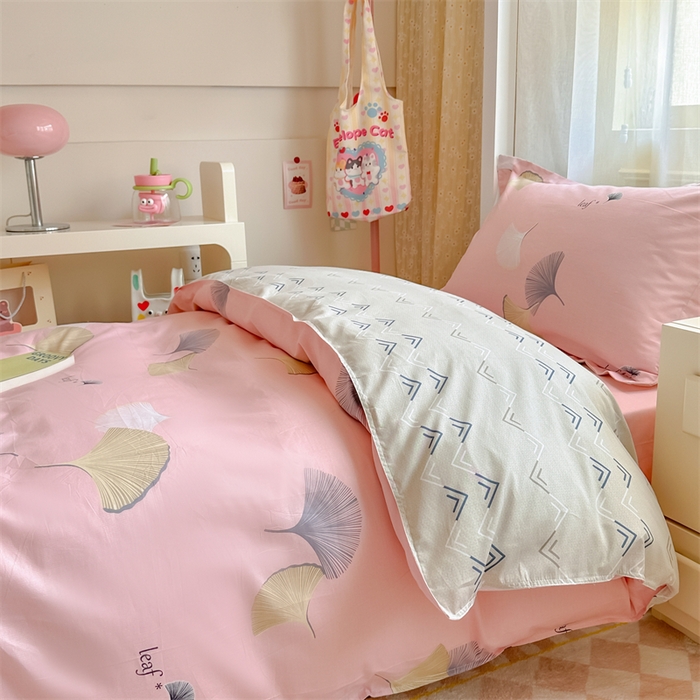 91家纺网 家纺一手货源 找家纺 小叮当家纺仓储工厂店 2025新款舒适亲肤全棉纯棉斜纹印花学生三件套 银杏叶-粉