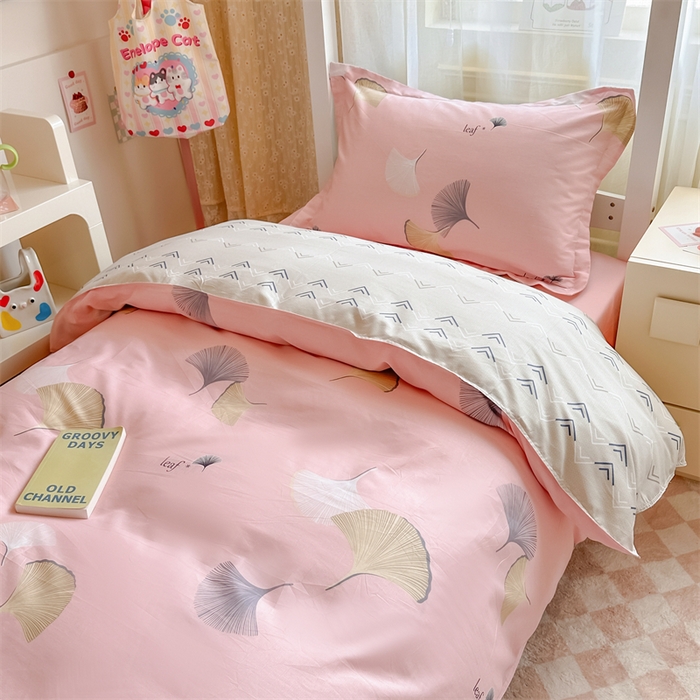 91家纺网 家纺一手货源 找家纺 小叮当家纺仓储工厂店 2025新款舒适亲肤全棉纯棉斜纹印花学生三件套 银杏叶-粉