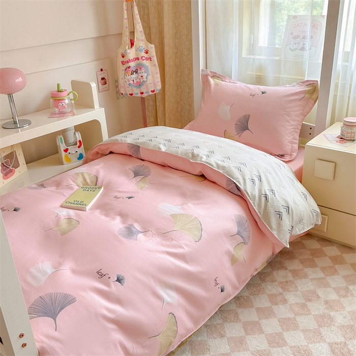 91家纺网 家纺一手货源 找家纺 小叮当家纺仓储工厂店 2025新款舒适亲肤全棉纯棉斜纹印花学生三件套 银杏叶-粉