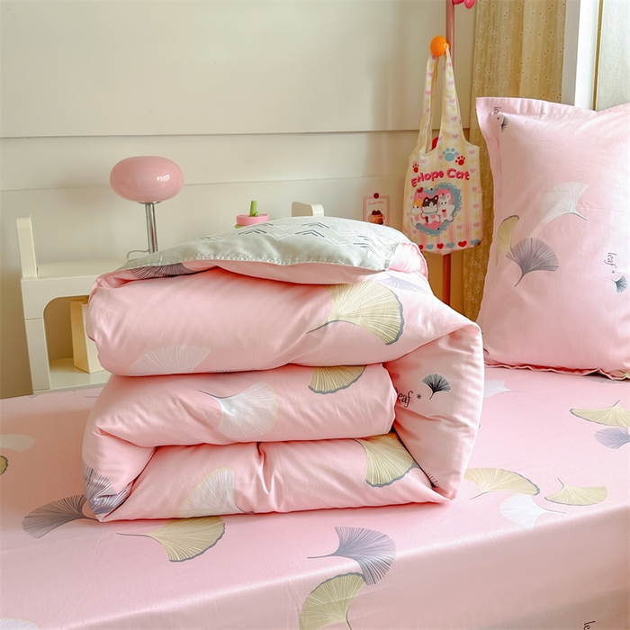 91家纺网 家纺一手货源 找家纺 小叮当家纺仓储工厂店 2025新款舒适亲肤全棉纯棉斜纹印花学生三件套 银杏叶-粉