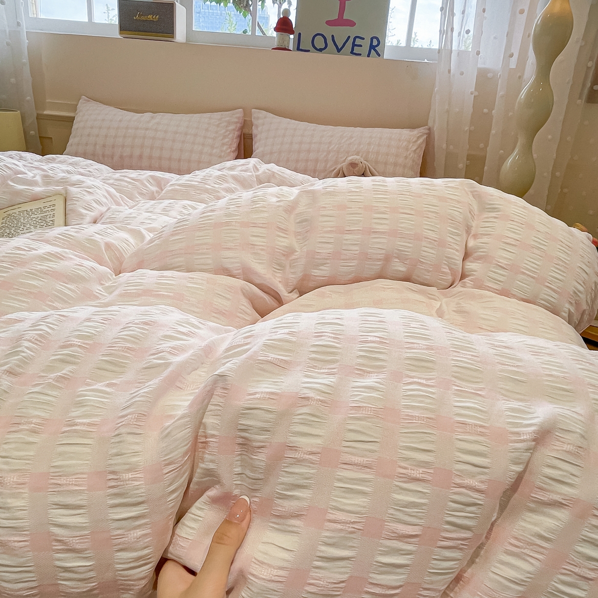 91家纺网 家纺一手货源 找家纺 凯洛奇 2025新款窗格纹泡泡纱阳离子四件套（提供买家秀） 窗格纹泡泡纱-蜜桃粉