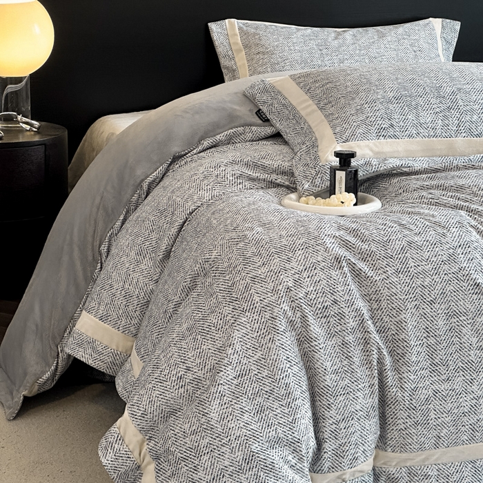 91家纺网 家纺一手货源 找家纺 （总）羽梦家纺 2025款数码印花全消光260克牛奶绒轻奢简约工艺款四件套