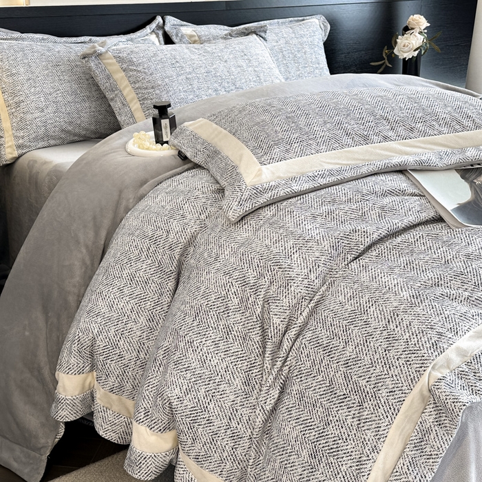 91家纺网 家纺一手货源 找家纺 （总）羽梦家纺 2025款数码印花全消光260克牛奶绒轻奢简约工艺款四件套