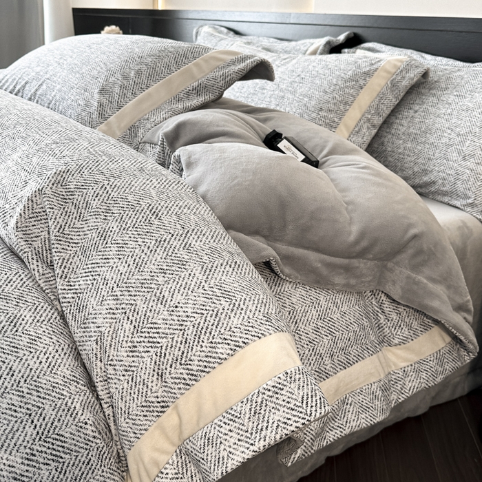 91家纺网 家纺一手货源 找家纺 （总）羽梦家纺 2025款数码印花全消光260克牛奶绒轻奢简约工艺款四件套