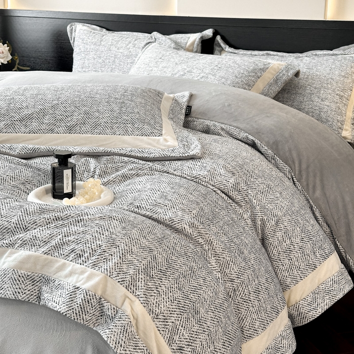 91家纺网 家纺一手货源 找家纺 （总）羽梦家纺 2025款数码印花全消光260克牛奶绒轻奢简约工艺款四件套