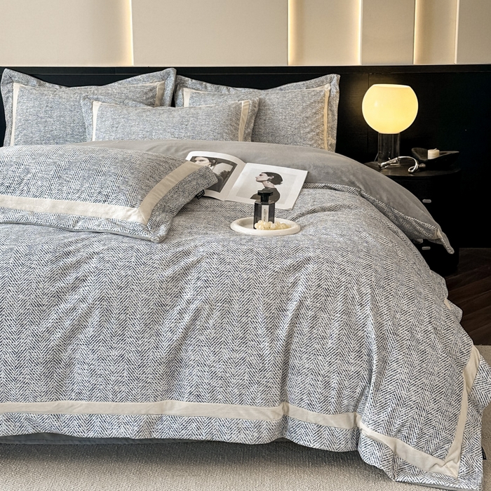 91家纺网 家纺一手货源 找家纺 羽梦家纺 2025款数码印花全消光260克牛奶绒轻奢简约工艺款四件套 数码-高级灰