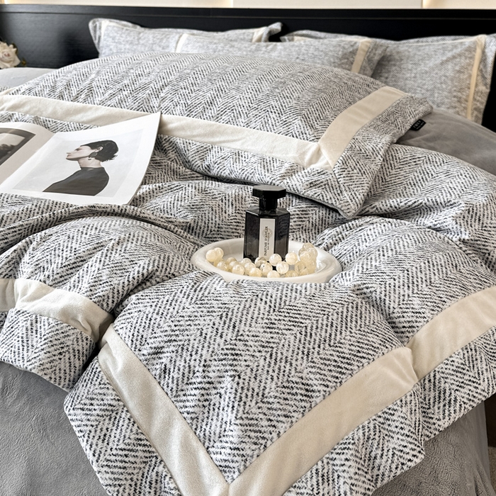 91家纺网 家纺一手货源 找家纺 羽梦家纺 2025款数码印花全消光260克牛奶绒轻奢简约工艺款四件套 数码-高级灰