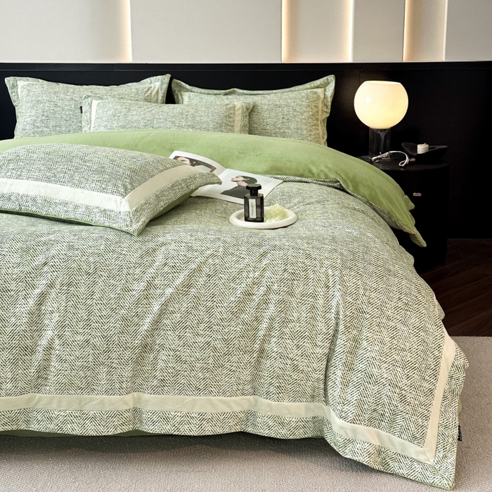 91家纺网 家纺一手货源 找家纺 羽梦家纺 2025款数码印花全消光260克牛奶绒轻奢简约工艺款四件套 数码-绿澜