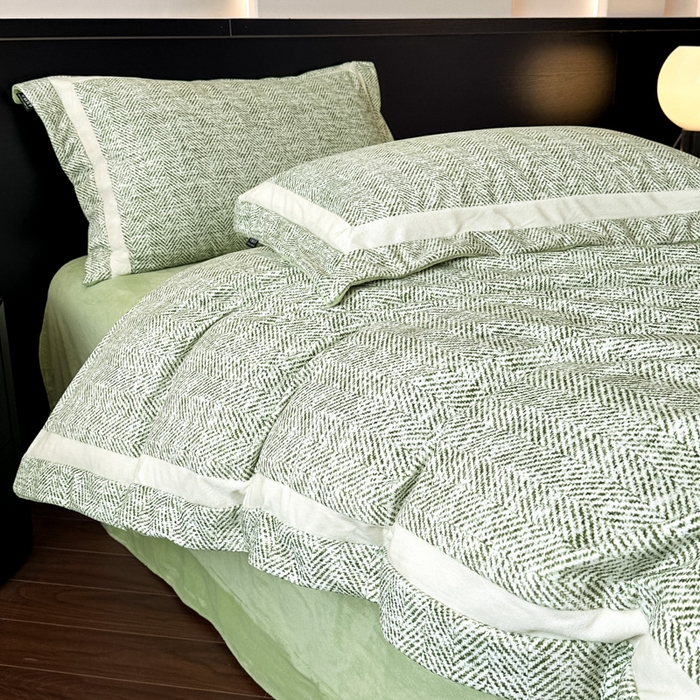 91家纺网 家纺一手货源 找家纺 羽梦家纺 2025款数码印花全消光260克牛奶绒轻奢简约工艺款四件套 数码-绿澜