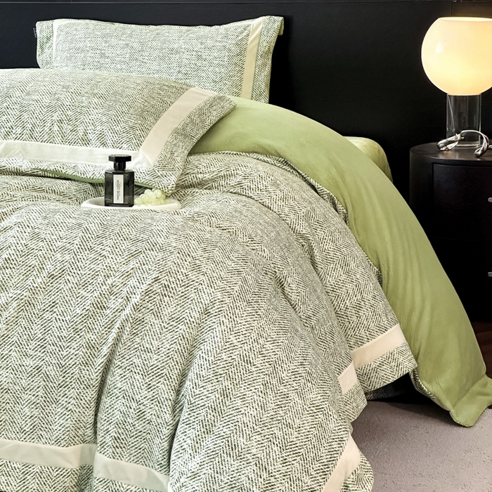 91家纺网 家纺一手货源 找家纺 羽梦家纺 2025款数码印花全消光260克牛奶绒轻奢简约工艺款四件套 数码-绿澜