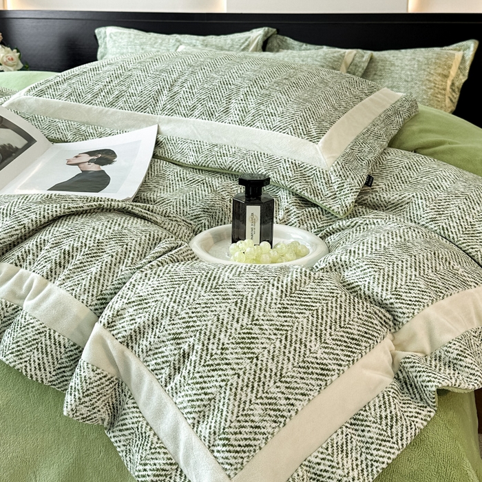 91家纺网 家纺一手货源 找家纺 羽梦家纺 2025款数码印花全消光260克牛奶绒轻奢简约工艺款四件套 数码-绿澜