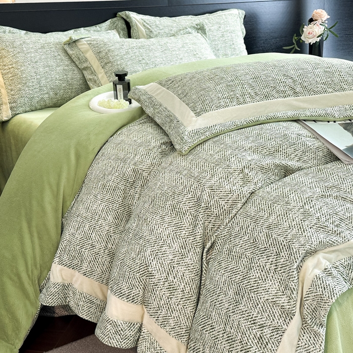 91家纺网 家纺一手货源 找家纺 羽梦家纺 2025款数码印花全消光260克牛奶绒轻奢简约工艺款四件套 数码-绿澜