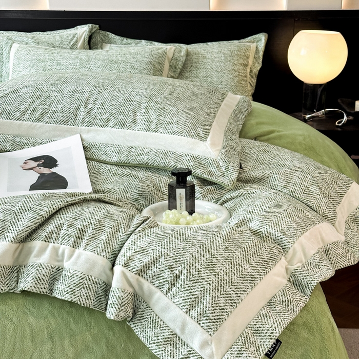 91家纺网 家纺一手货源 找家纺 羽梦家纺 2025款数码印花全消光260克牛奶绒轻奢简约工艺款四件套 数码-绿澜