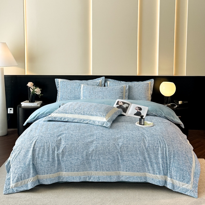 91家纺网 家纺一手货源 找家纺 羽梦家纺 2025款数码印花全消光260克牛奶绒轻奢简约工艺款四件套 数码-蔚蓝