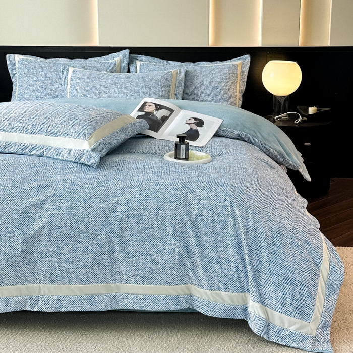 91家纺网 家纺一手货源 找家纺 羽梦家纺 2025款数码印花全消光260克牛奶绒轻奢简约工艺款四件套 数码-蔚蓝