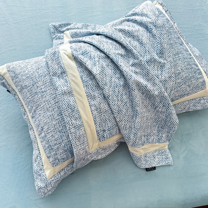 91家纺网 家纺一手货源 找家纺 羽梦家纺 2025款数码印花全消光260克牛奶绒轻奢简约工艺款四件套 数码-蔚蓝