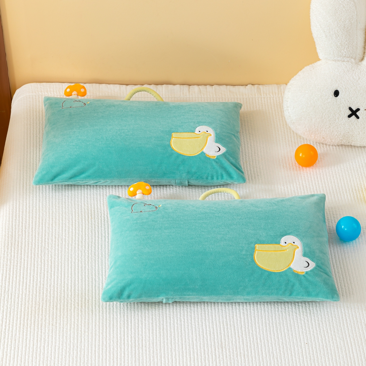 91家纺网 家纺一手货源 找家纺 织布人 2025新款荞麦枕婴肤绒卡通儿童荞麦枕学生枕开学季宿舍枕头枕芯 婴肤绒手提荞麦枕-大嘴鸭 30x50cm/只