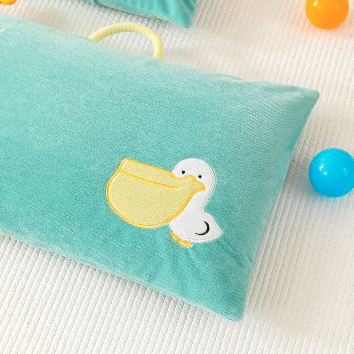 91家纺网 家纺一手货源 找家纺 织布人 2025新款荞麦枕婴肤绒卡通儿童荞麦枕学生枕开学季宿舍枕头枕芯 婴肤绒手提荞麦枕-大嘴鸭 30x50cm/只