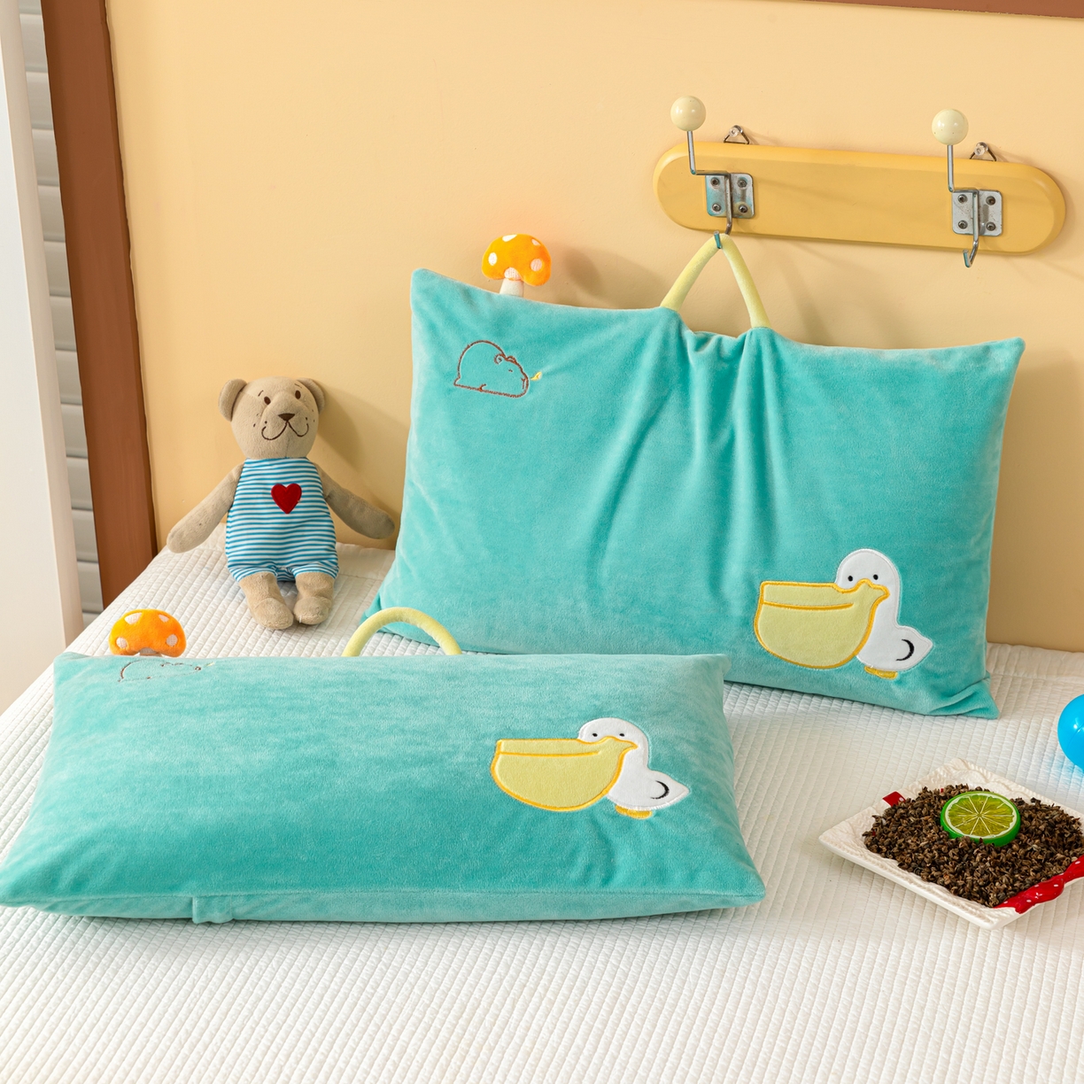 91家纺网 家纺一手货源 找家纺 织布人 2025新款荞麦枕婴肤绒卡通儿童荞麦枕学生枕开学季宿舍枕头枕芯 婴肤绒手提荞麦枕-大嘴鸭 30x50cm/只