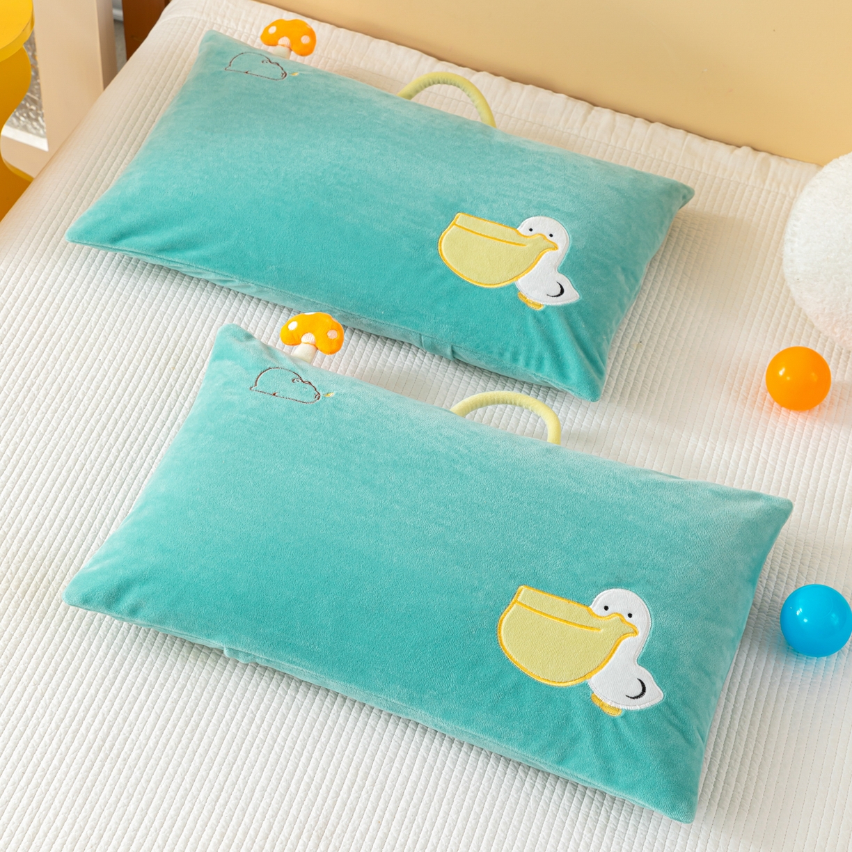91家纺网 家纺一手货源 找家纺 织布人 2025新款荞麦枕婴肤绒卡通儿童荞麦枕学生枕开学季宿舍枕头枕芯 婴肤绒手提荞麦枕-大嘴鸭 30x50cm/只