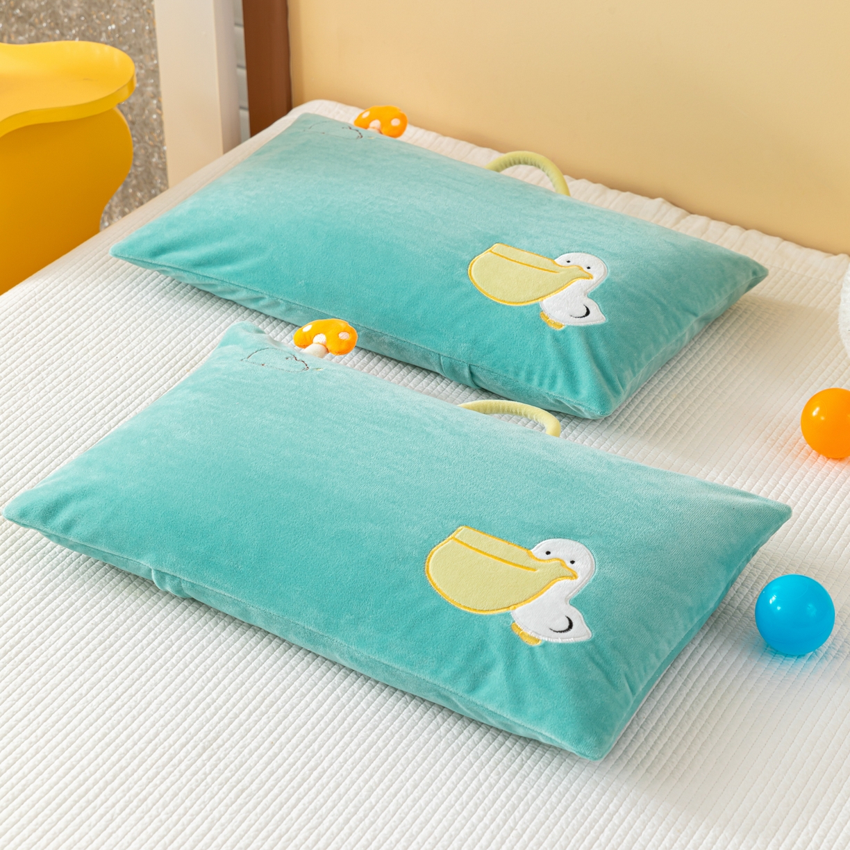 91家纺网 家纺一手货源 找家纺 织布人 2025新款荞麦枕婴肤绒卡通儿童荞麦枕学生枕开学季宿舍枕头枕芯 婴肤绒手提荞麦枕-大嘴鸭 30x50cm/只