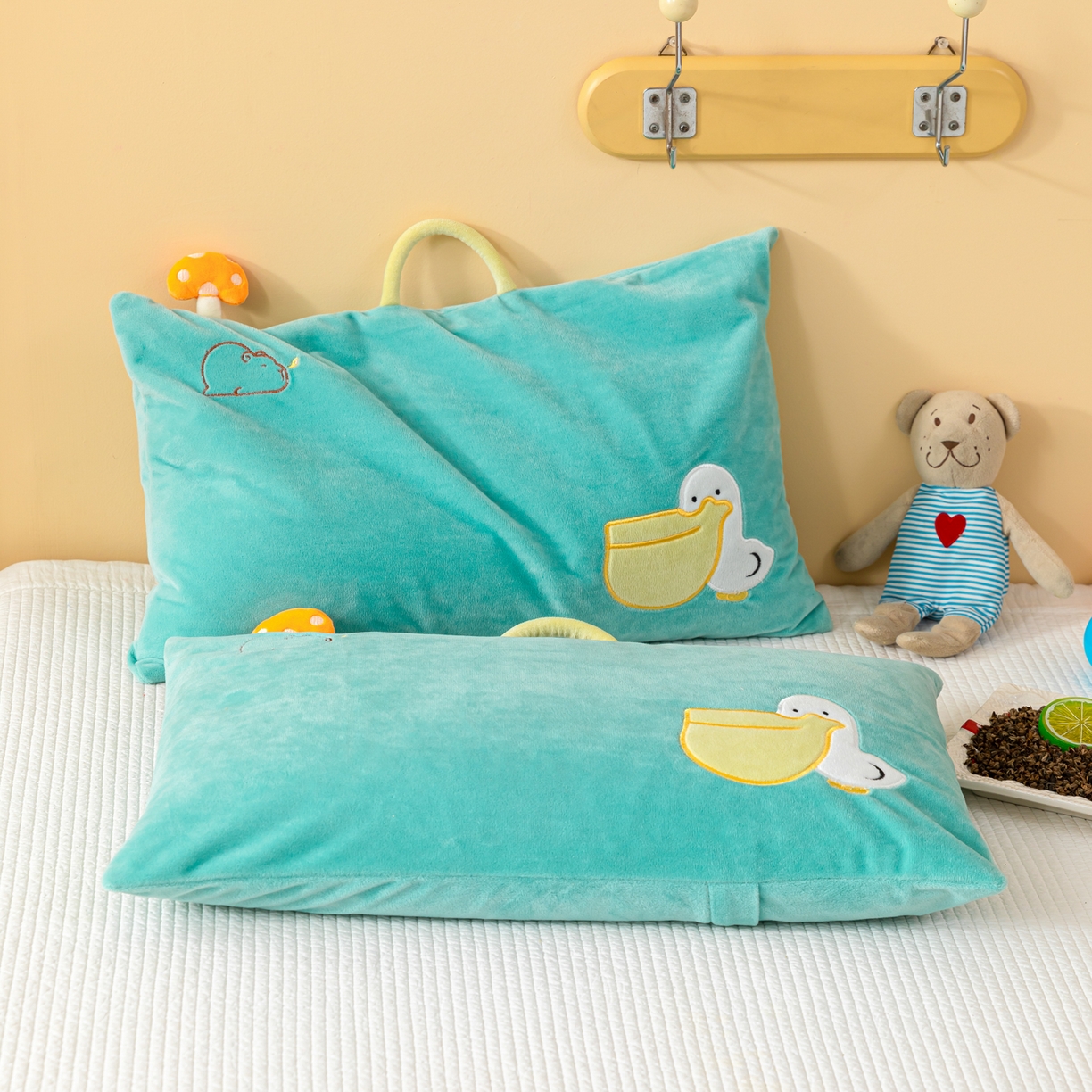 91家纺网 家纺一手货源 找家纺 织布人 2025新款荞麦枕婴肤绒卡通儿童荞麦枕学生枕开学季宿舍枕头枕芯 婴肤绒手提荞麦枕-大嘴鸭 30x50cm/只