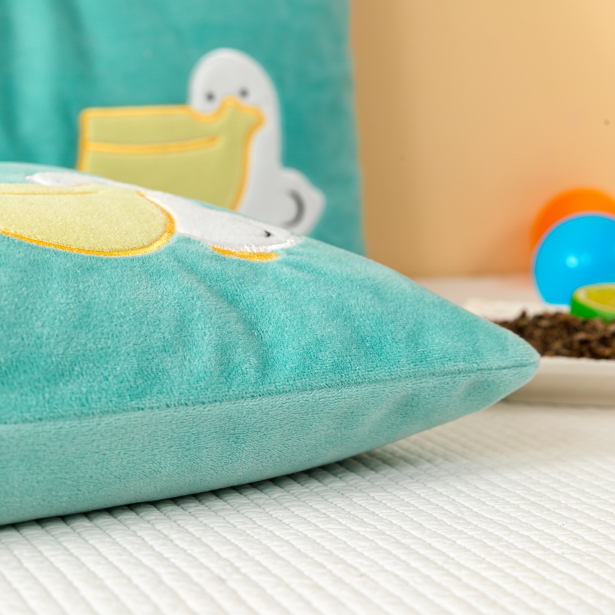 91家纺网 家纺一手货源 找家纺 织布人 2025新款荞麦枕婴肤绒卡通儿童荞麦枕学生枕开学季宿舍枕头枕芯 婴肤绒手提荞麦枕-大嘴鸭 30x50cm/只