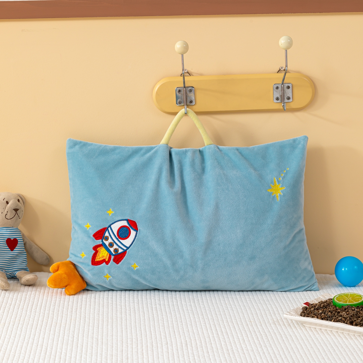 织布人 2025新款荞麦枕婴肤绒卡通儿童荞麦枕学生枕开学季宿舍枕头枕芯 婴肤绒手提荞麦枕-火箭升空 30x50cm/只