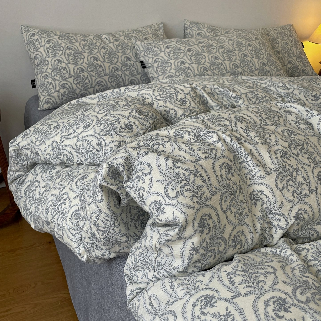 91家纺网 家纺一手货源 找家纺 梦纤绒 2025秋冬新款A类高克重亚麻复古诧季风原麻系列四件套 卡曼蓝