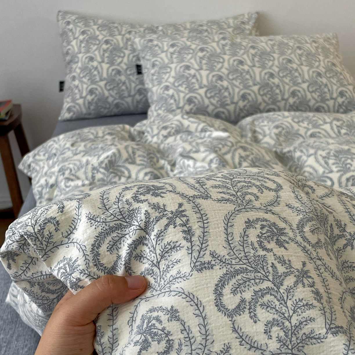 91家纺网 家纺一手货源 找家纺 梦纤绒 2025秋冬新款A类高克重亚麻复古诧季风原麻系列四件套 卡曼蓝