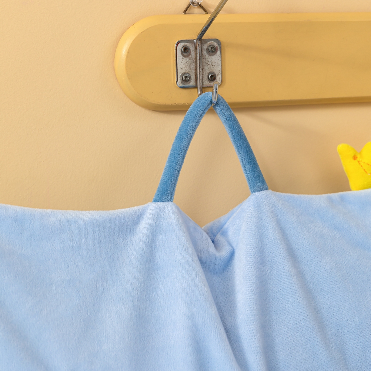 91家纺网 家纺一手货源 找家纺 织布人 2025新款荞麦枕婴肤绒卡通儿童荞麦枕学生枕开学季宿舍枕头枕芯 婴肤绒手提荞麦枕-恐龙蛋 30x50cm/只