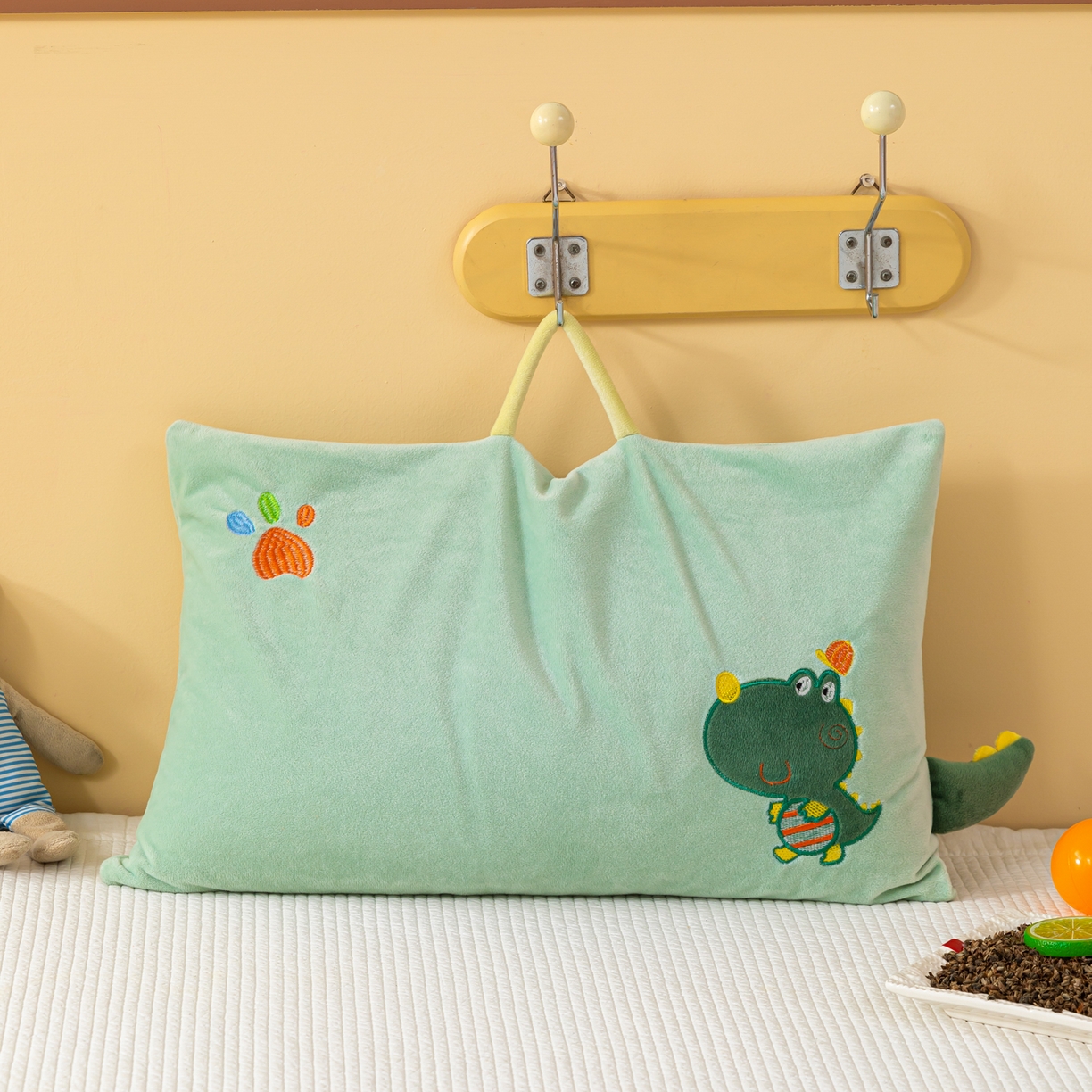 织布人 2025新款荞麦枕婴肤绒卡通儿童荞麦枕学生枕开学季宿舍枕头枕芯 婴肤绒手提荞麦枕-小恐龙 30x50cm/只
