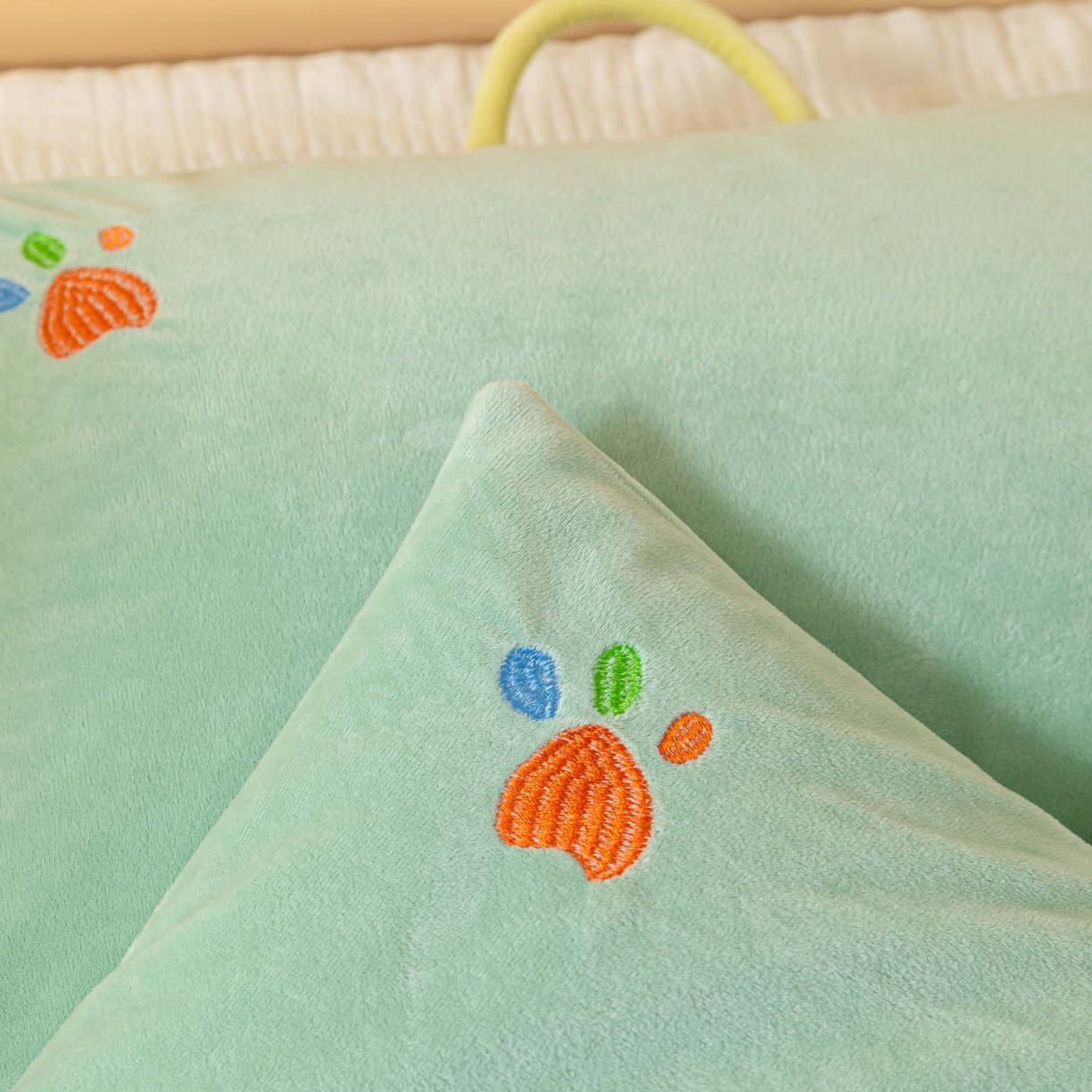 91家纺网 家纺一手货源 找家纺 织布人 2025新款荞麦枕婴肤绒卡通儿童荞麦枕学生枕开学季宿舍枕头枕芯 婴肤绒手提荞麦枕-小恐龙 30x50cm/只