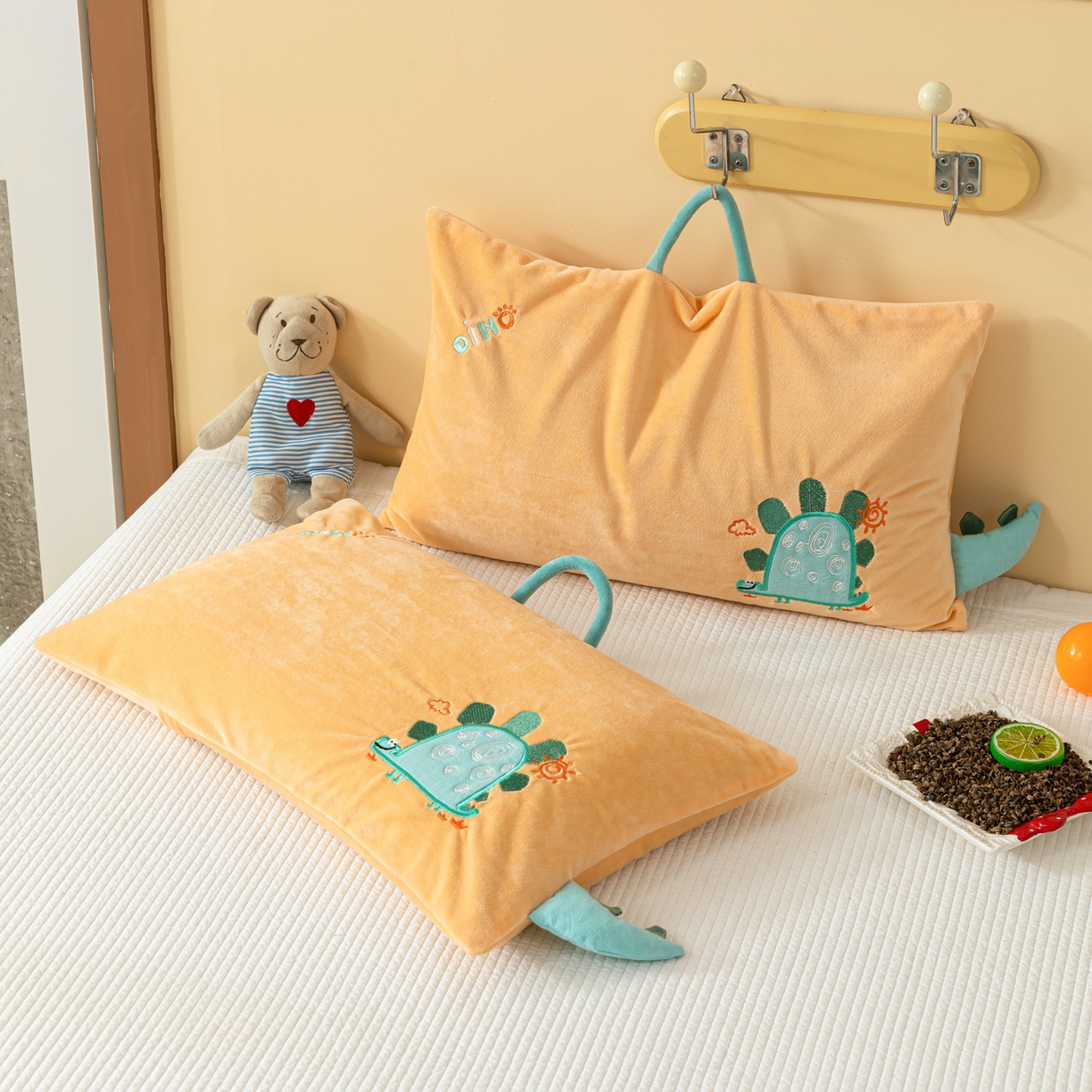 91家纺网 家纺一手货源 找家纺 织布人 2025新款荞麦枕婴肤绒卡通儿童荞麦枕学生枕开学季宿舍枕头枕芯 婴肤绒手提荞麦枕-小蜗牛 30x50cm/只