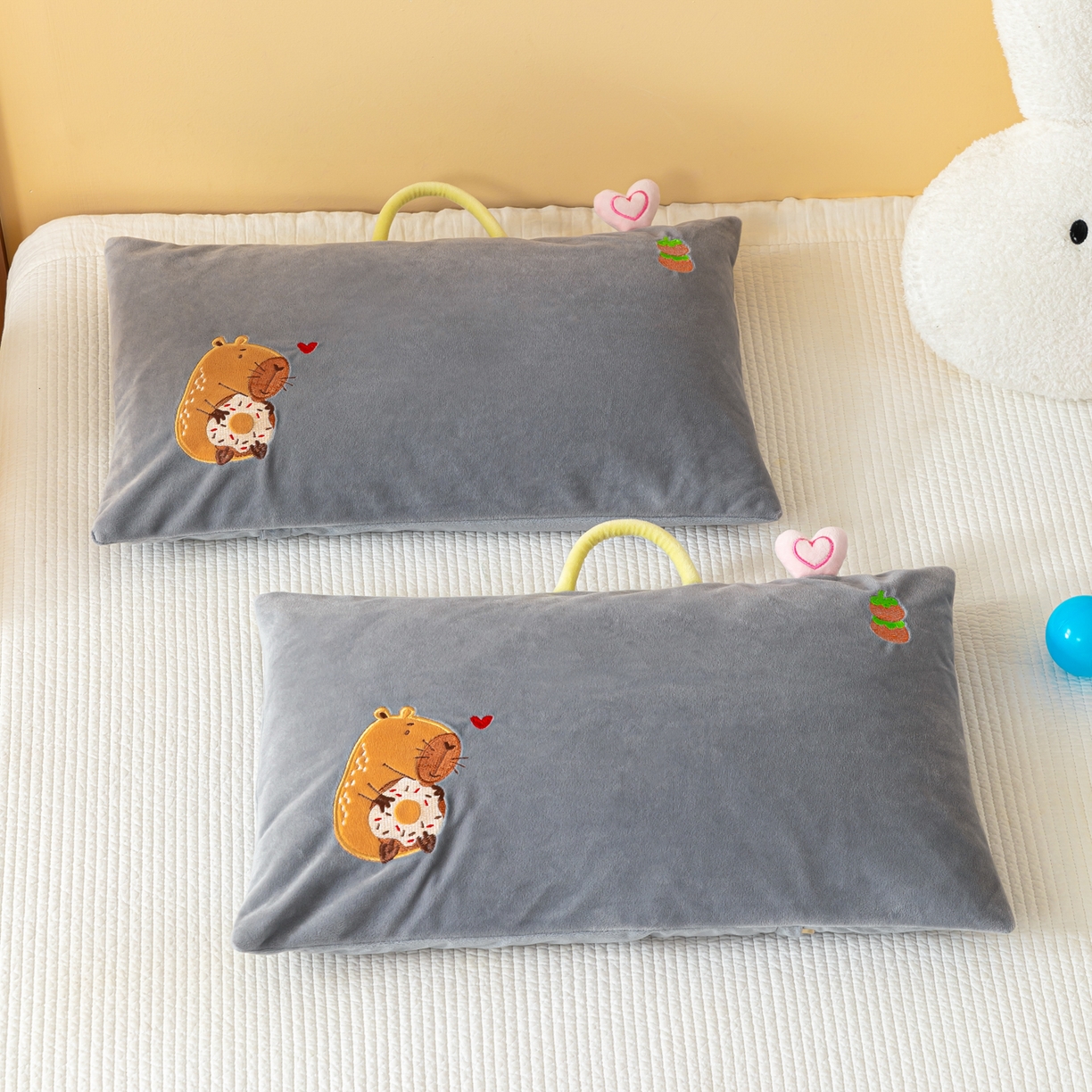 91家纺网 家纺一手货源 找家纺 织布人 2025新款荞麦枕婴肤绒卡通儿童荞麦枕学生枕开学季宿舍枕头枕芯 婴肤绒手提荞麦枕-小熊 30x50cm/只