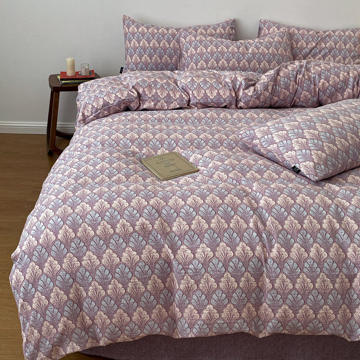 91家纺网 家纺一手货源 找家纺 梦纤绒 2025秋冬新款A类高克重亚麻复古诧季风原麻系列四件套 落叶知秋紫