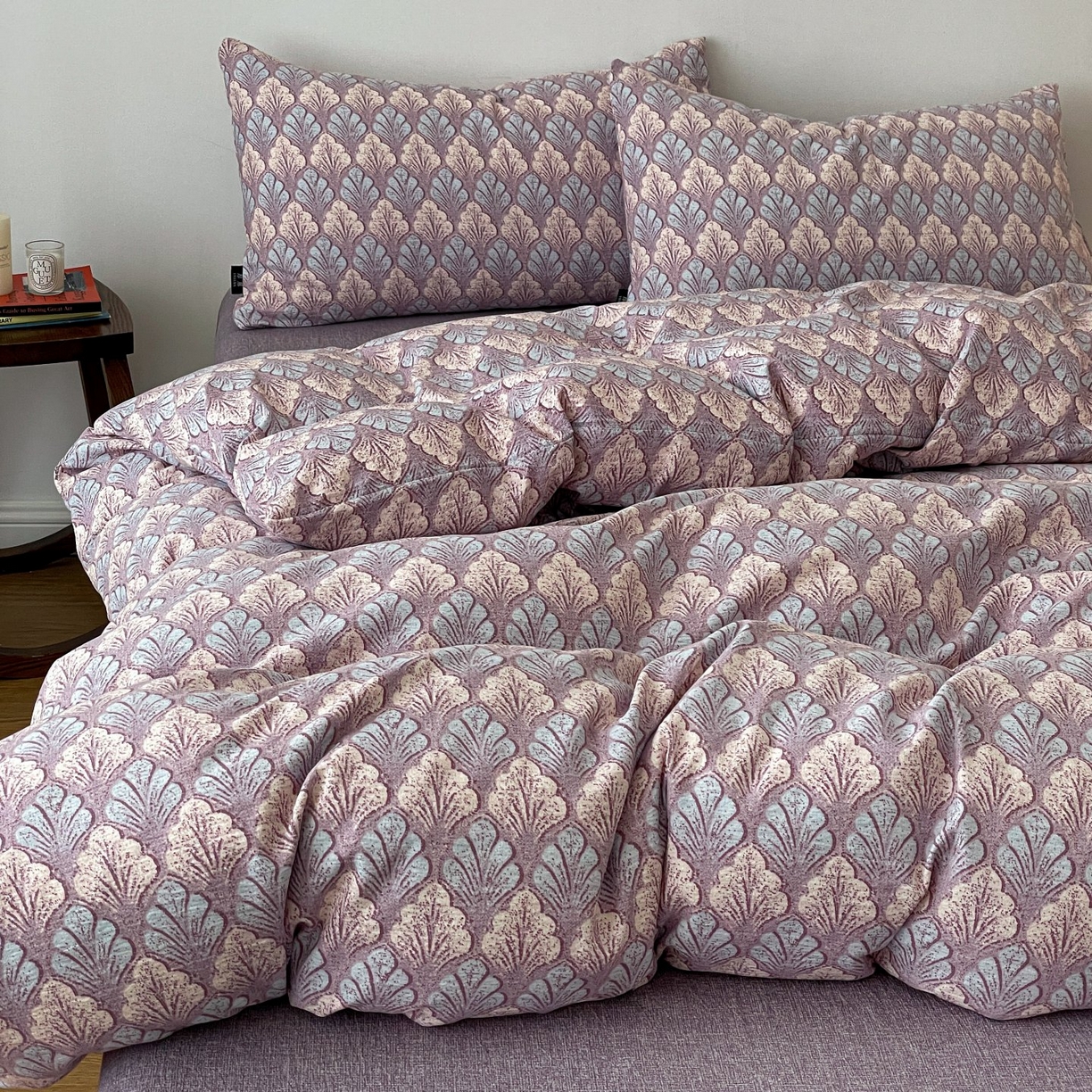 91家纺网 家纺一手货源 找家纺 梦纤绒 2025秋冬新款A类高克重亚麻复古诧季风原麻系列四件套 落叶知秋紫