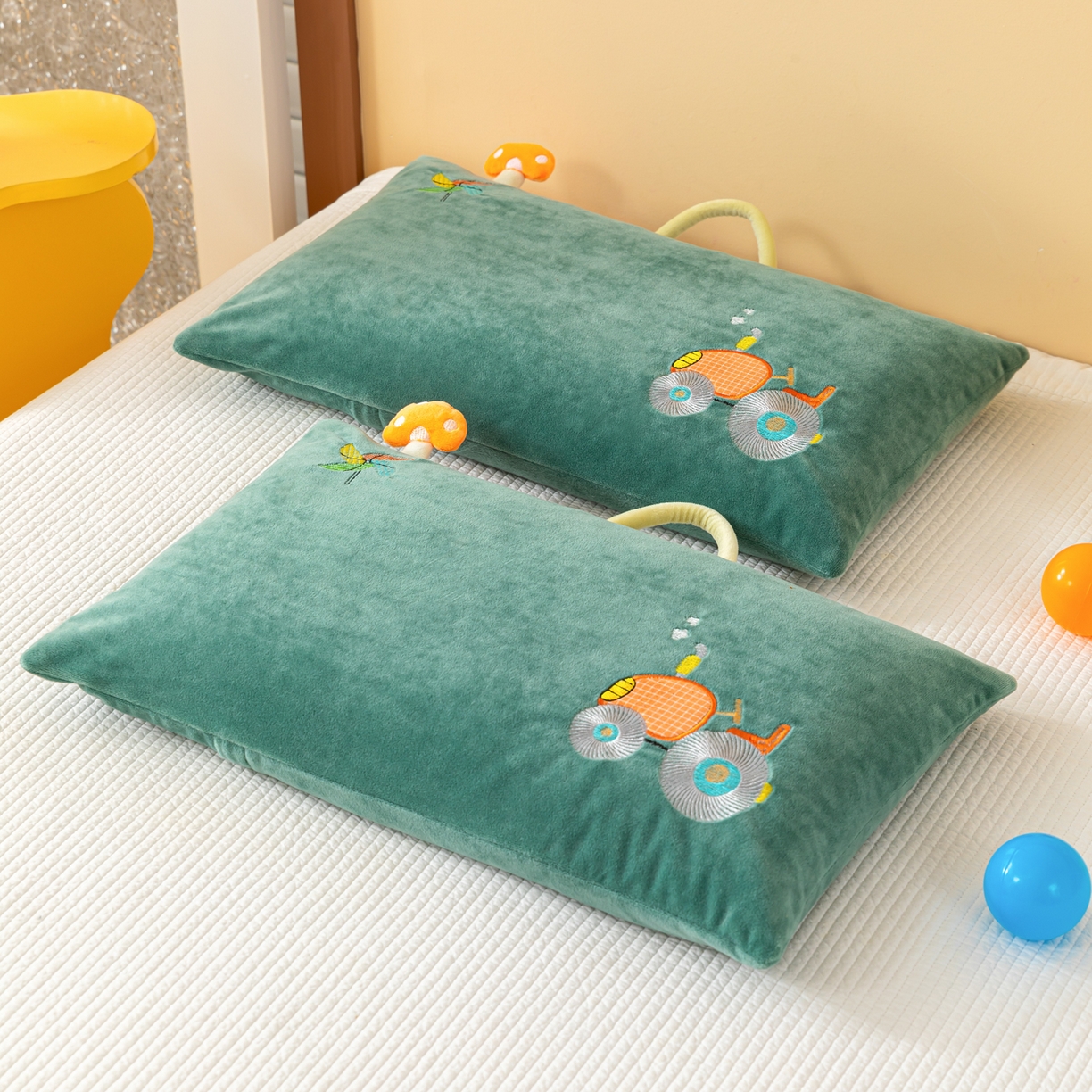 91家纺网 家纺一手货源 找家纺 （总）织布人 2025新款枕芯婴肤绒手提袋卡通儿童枕学生枕开学季宿舍枕头枕芯