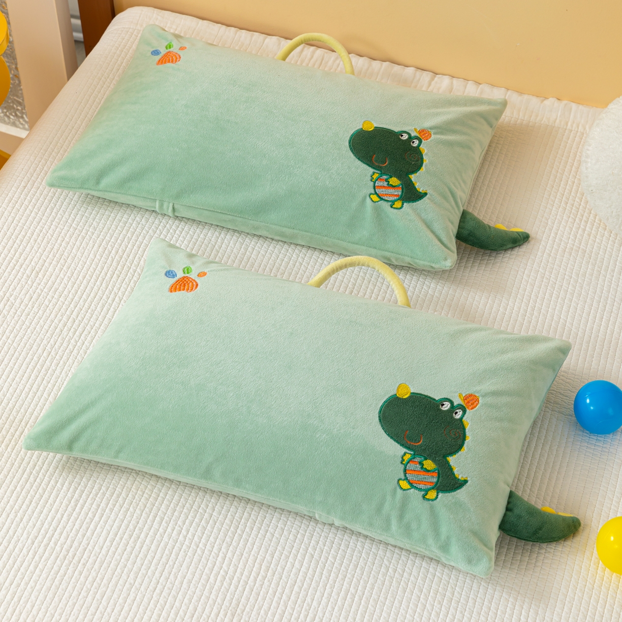 91家纺网 家纺一手货源 找家纺 （总）织布人 2025新款枕芯婴肤绒手提袋卡通儿童枕学生枕开学季宿舍枕头枕芯