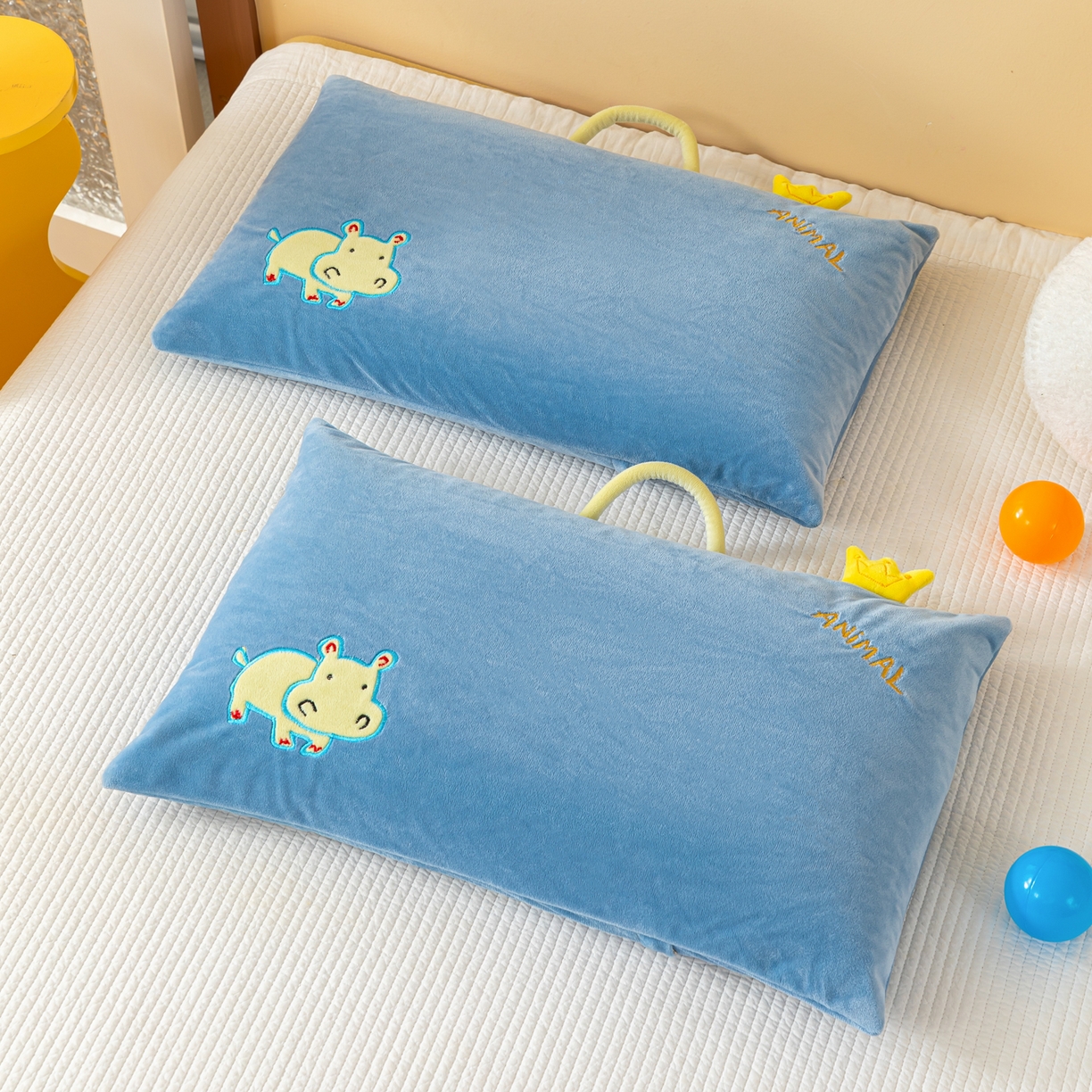 91家纺网 家纺一手货源 找家纺 （总）织布人 2025新款枕芯婴肤绒手提袋卡通儿童枕学生枕开学季宿舍枕头枕芯