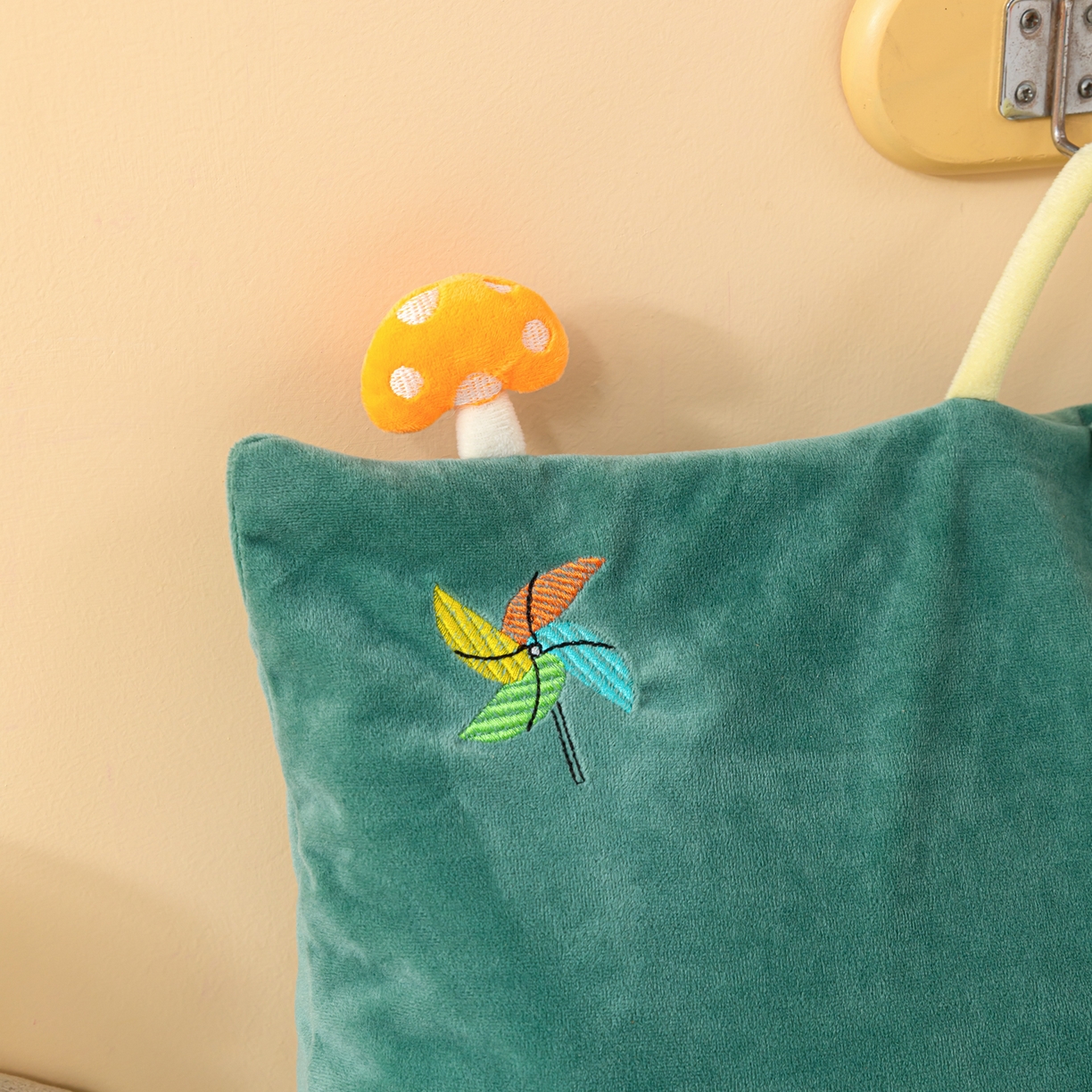 91家纺网 家纺一手货源 找家纺 织布人 2025新款枕芯婴肤绒手提袋卡通儿童枕学生枕开学季宿舍枕头枕芯 婴肤绒手提卡通枕-大轮车 30x50cm/只