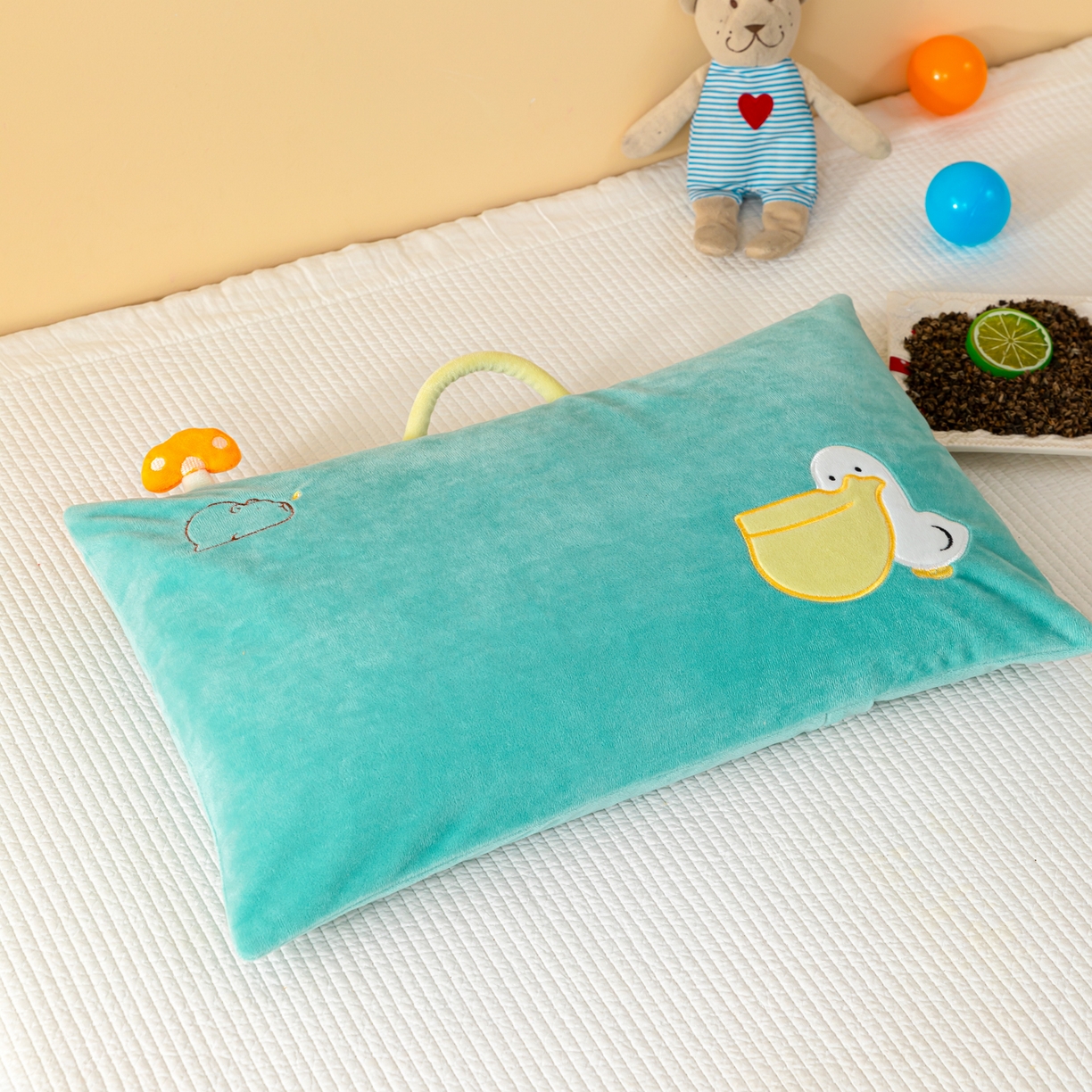 91家纺网 家纺一手货源 找家纺 织布人 2025新款枕芯婴肤绒手提袋卡通儿童枕学生枕开学季宿舍枕头枕芯 婴肤绒手提卡通枕-大嘴鸭 30x50cm/只