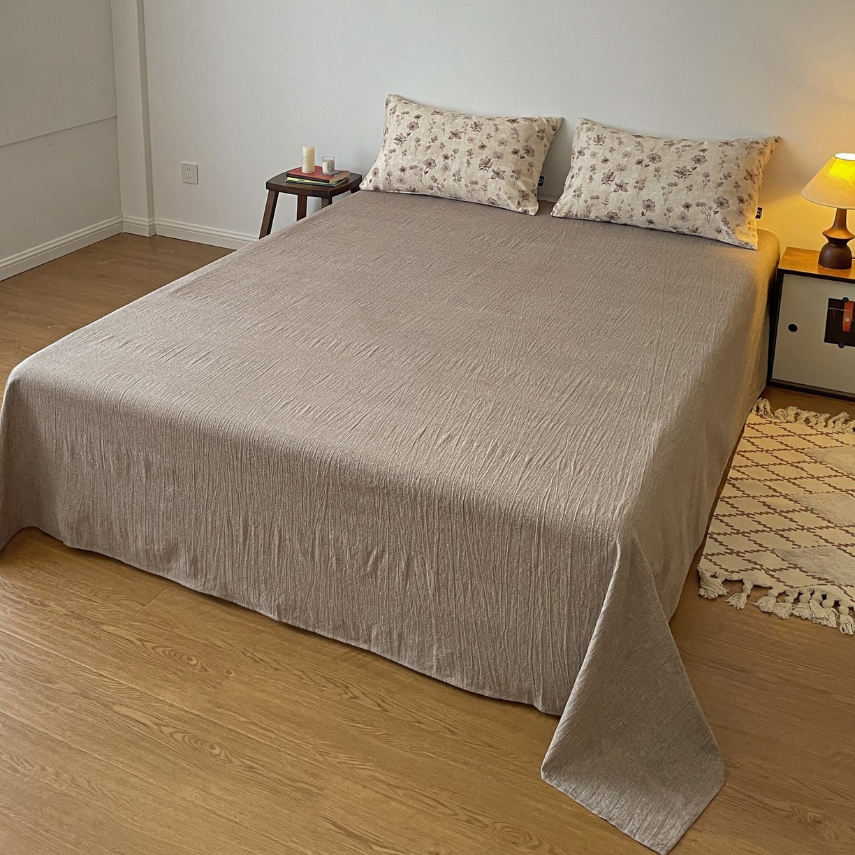 91家纺网 家纺一手货源 找家纺 梦纤绒 2025秋冬新款A类高克重亚麻复古诧季风原麻系列四件套 墨色花语