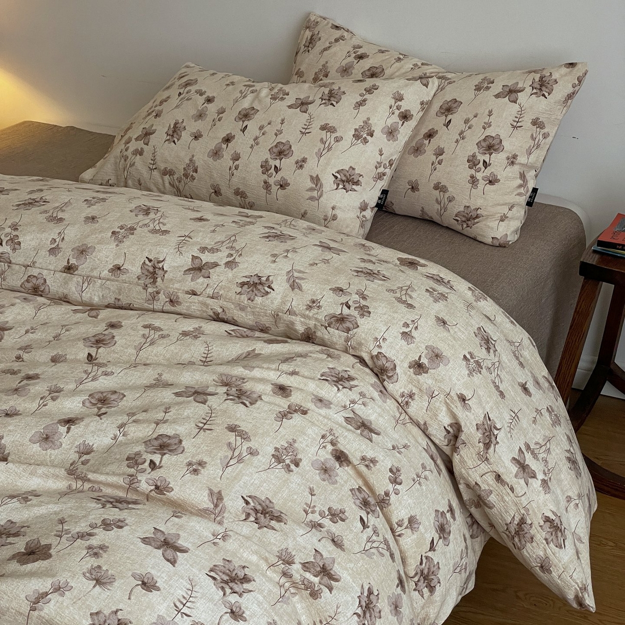 91家纺网 家纺一手货源 找家纺 梦纤绒 2025秋冬新款A类高克重亚麻复古诧季风原麻系列四件套 墨色花语