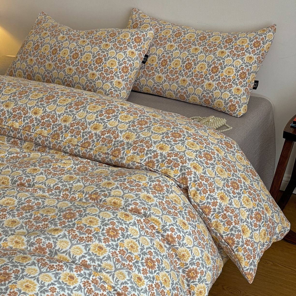 91家纺网 家纺一手货源 找家纺 梦纤绒 2025秋冬新款A类高克重亚麻复古诧季风原麻系列四件套 木槿花咖